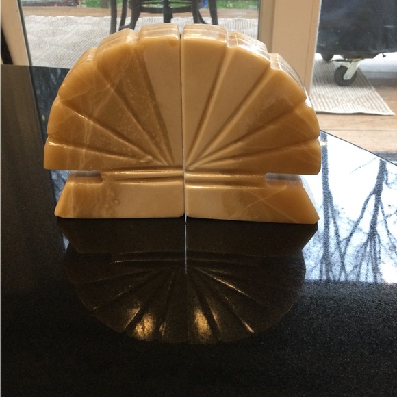 Onyx Shell Bookends - Picture 2 of 7